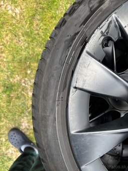 Predám zimné kolesá+pneumatiky Pirelli 255/40 R20 – Tesla Y - 6
