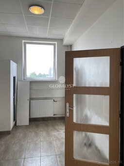 Kompaktná, kancelárska budova - 90 m2 - na Juhu - 6