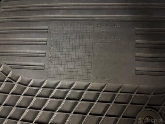 Gumené rohožky do auta Mercedes E (2016 – 2021) - 6