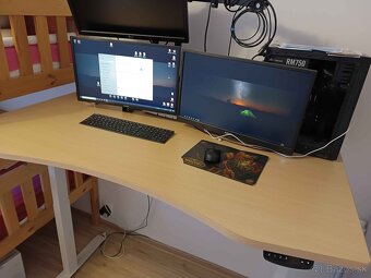 Predám elektrický výškovo nastaviteľný PC stôl s výrezom - 6