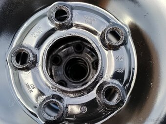 Zimná sada Škoda Octavia 2, plechové disky + pneu 205/55 R16 - 6