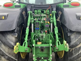 John Deere 6215R - 6