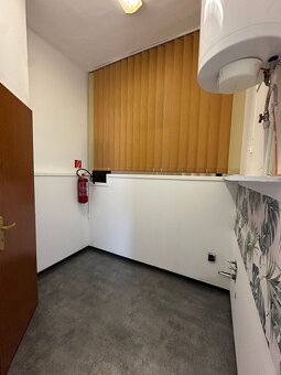 Obchodné - kancelárske priestory priamo v centre mesta Sereď - 6