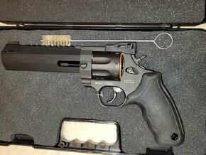 Revolver Taurus - 6