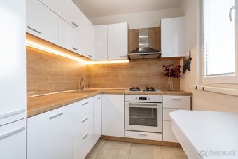 NA PREDAJ ZREKONŠTRUOVANÝ 2 IZBOVÝ BYT V STAROM MESTE - 6