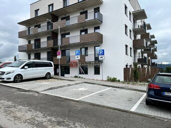 Obchodno-kancel. priestor / byt s predzáhradkou a VIP parkov - 6