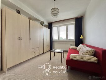 Na predaj zariadený 4-izbový byt s garážou v obci Dubník - 6