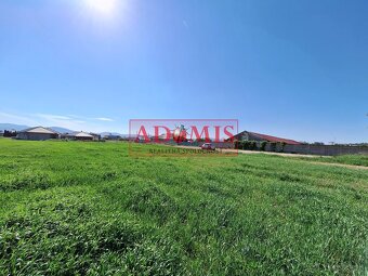 ADOMIS  - predáme stavebný pozemok Seňa 585m2,len 15min. z K - 6