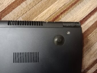 predám nefunkčný notebook Samsung NP300X3E - 6