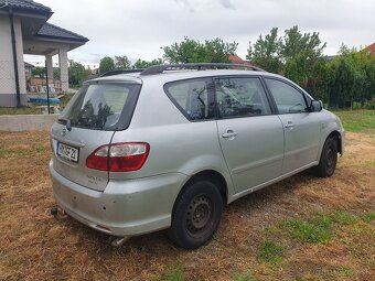 Rozpredam Toyotu Avensis Verso 2,0 D4D - 6