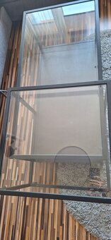 Konferenčný stolík kovový so sklom - 6