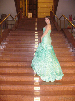 luxusne spoločenske saty vo farbe mint - 6