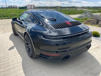 Porsche 911 Carrera 4 - 6