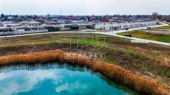 Luxusný stavebný pozemok s vlastným vstupom do jazera –... - 6