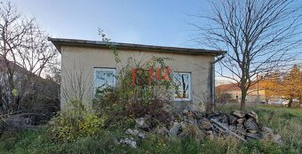 Stavebný pozemok  815 m2 s budovou, Levice, Kalinčiakovo (SM - 6