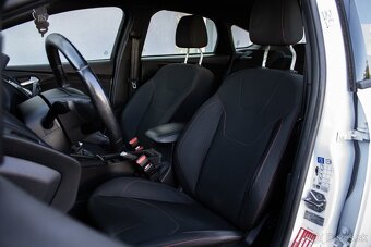 Ford Focus 1.5 EcoBoost ST Line - 6