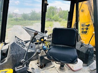 •JCB-3CX-Traktorbager - 6