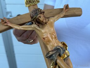 Dřevěný kříž s malovaným Ježíšem - 6