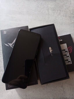 ASUS ROG 6 - 6