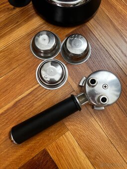 Pákový kávovar De'Longhi Dedica EC 685.R - 6