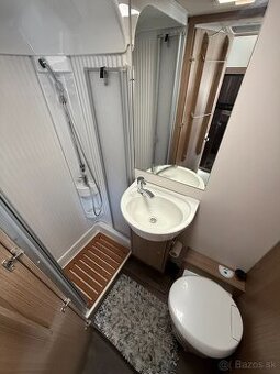 Karavan na prenájom - CARADO A464 (6-miestny) - 6
