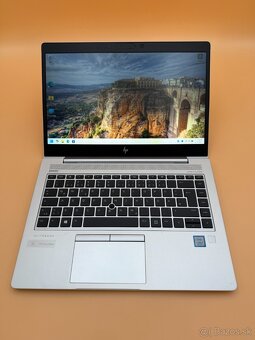 Notebook HP 14″ s procesorom Intel Core i5 a 32 GB RAM - 6