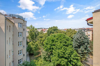 Mestské bývanie s výhľadom na zeleň a pokojom vo vnútrobloku - 6