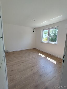 NA PREDAJ 3x NOVOSTAVBA LEVICE- ČASŤ MALÝ KIAR - 6