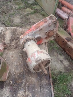 Náhradní díly na Traktor RS09 - 6