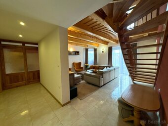 NA PREDAJ PRIESTRANNÝ RODINNÝ DOM - CHRENOVEC - 6