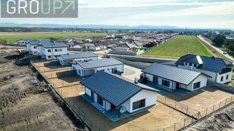 3 izbový rodinný bungalow, 2 parkovacie miesta, pozemok 380 - 6