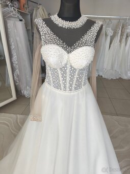 Predám perličkove svadobné šaty s jemné trblietavou sukÚPLNE - 6