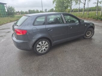 Predám náhradné diely na Audi a3 8p - pravé dvere - - 6