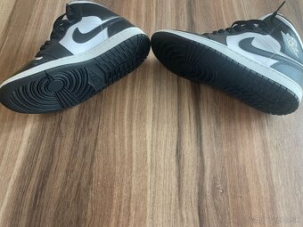 Nike Air Jordan 1 - 6