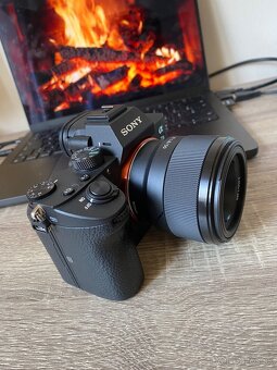 📸 Predám Sony A7 III + objektívy 50mm a Sigma 16–28mm f/2.8 - 6