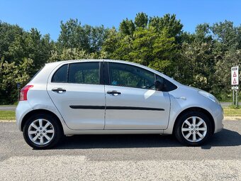 Toyota yaris 1.3 - 6
