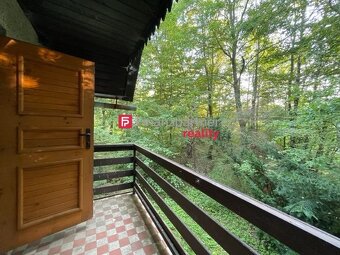 Ježidedko-Ježibabka s MHD - veľká murovaná chata nad Ruskou. - 6