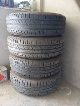 195/65 R15 pneumatiky na diskoch,puklice,strešný nosič - 6