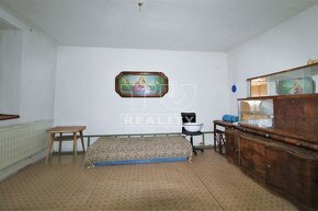 Na predaj starší 3 izbový rodinný dom ČAKAJOVCE okr. Nitra - 6