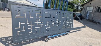 Samonosná brána vypalovaný plech - 6