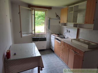 Staršia chalupa s hospodárskymi budovami na pozemku 850 m2 - 6