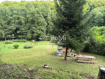 Rekreačná chata s veľkým pozemkom v lese - 6