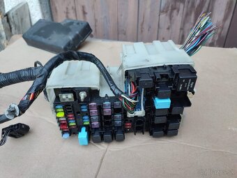 MAZDA Fusebox Poistková skrinka s káblovým zväzkom - 6
