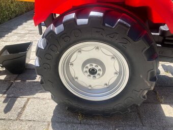 Šľapací traktor s nakladačom, bagrom a vlečkou - 6