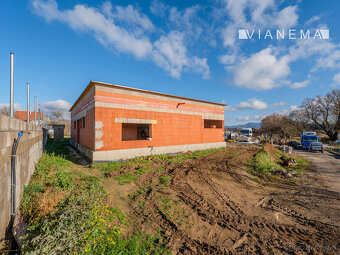 PRIPRAVUJEME Na predaj 4i dom, hrubá stavba, Dvorec,569m2 - 6