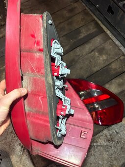 Zadne svetla mercedes a180 - 6