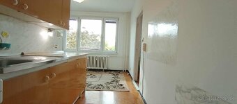 Výnimočný 3,5-izbový byt priamo v centre Lučenca – Námestie - 6