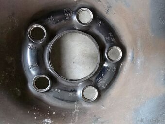 Predám pneu 185/60 R15 na diskoch 5x100 - 6