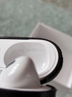 Apple AirPods Pro 2 + Native union leather case - 6