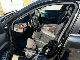 BMW 750i - 6